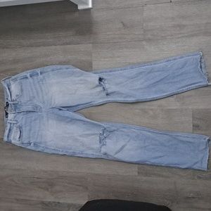 Hollister jeans that are lightwashed length 27 wasit 24.